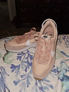 Nike Women’s Blush Pink and White Casual Sneakers